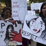 Protestas en la India contra la violencia hacia las mujeres.