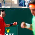 Novak Djokovic se lamenta tras perder un punto durante el partido contra Jiri Vesely