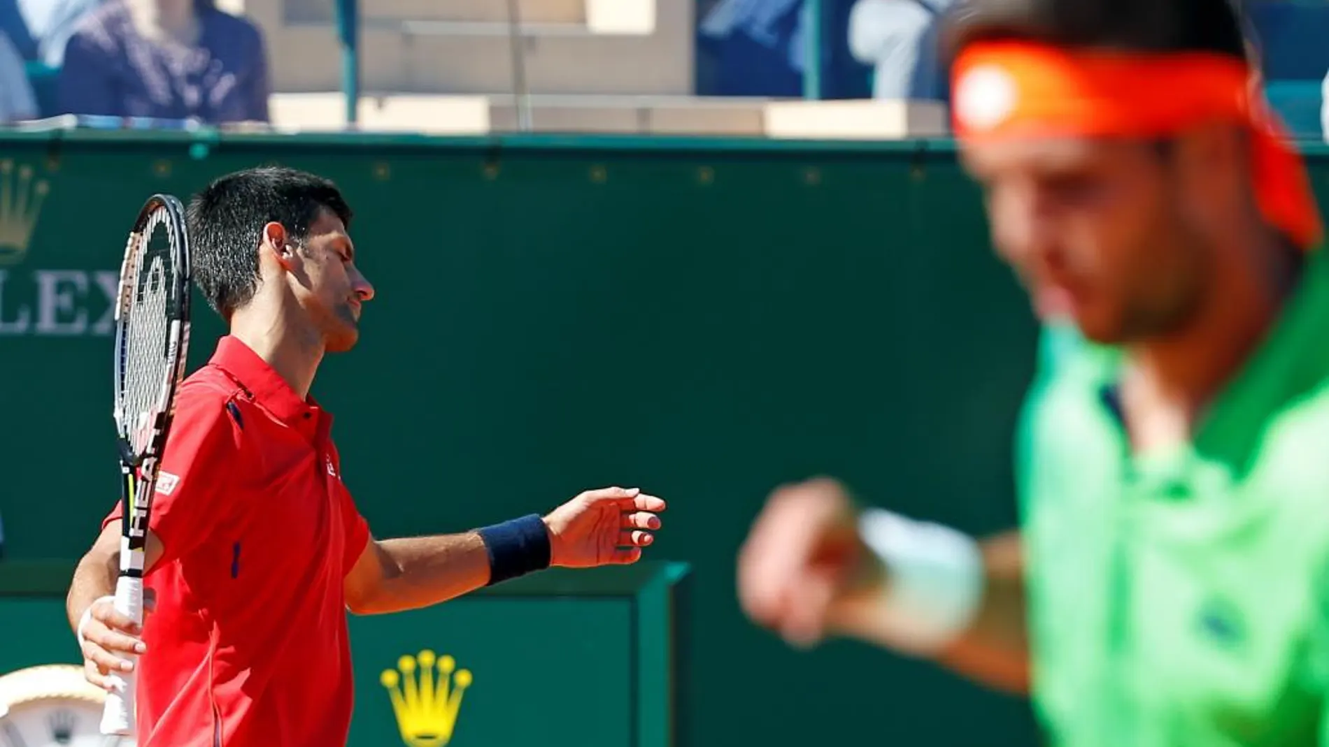 Novak Djokovic se lamenta tras perder un punto durante el partido contra Jiri Vesely