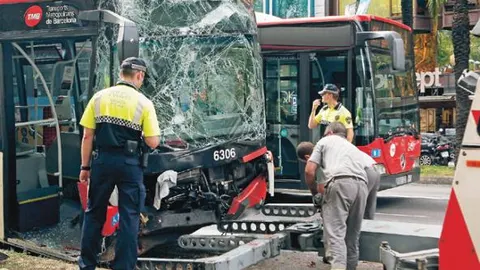 El accidente provocó que el carril de la Diagonal en sentido Besós se cortara al tráfico entre Balmes y Rambla Cataluña y se desviara la circulación