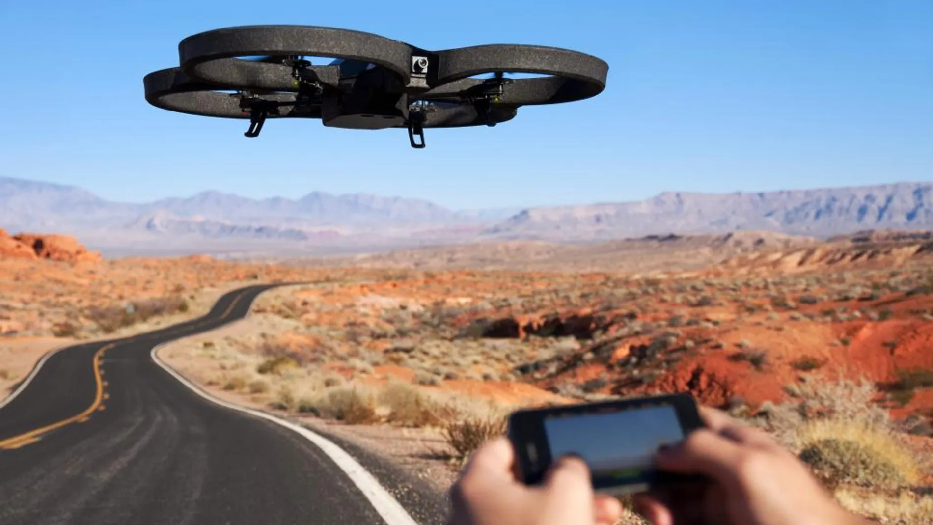 España cuenta desde hace un año con una normativa que regula el uso de los 'drones' para actividades profesionales.