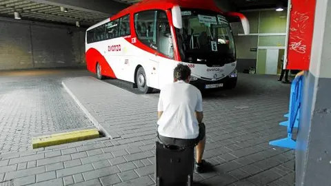 Un autobús de Auto Res en la estación madrileña de Méndez Álvaro