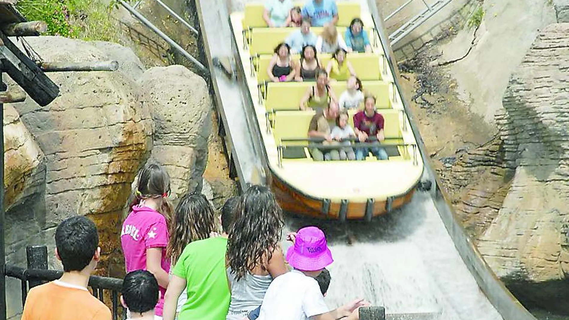 «Looping Group» desembarca anunciando un despido colectivo