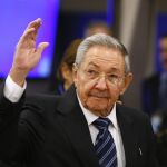 Raúl Castro visita Francia en su primer viaje a Europa