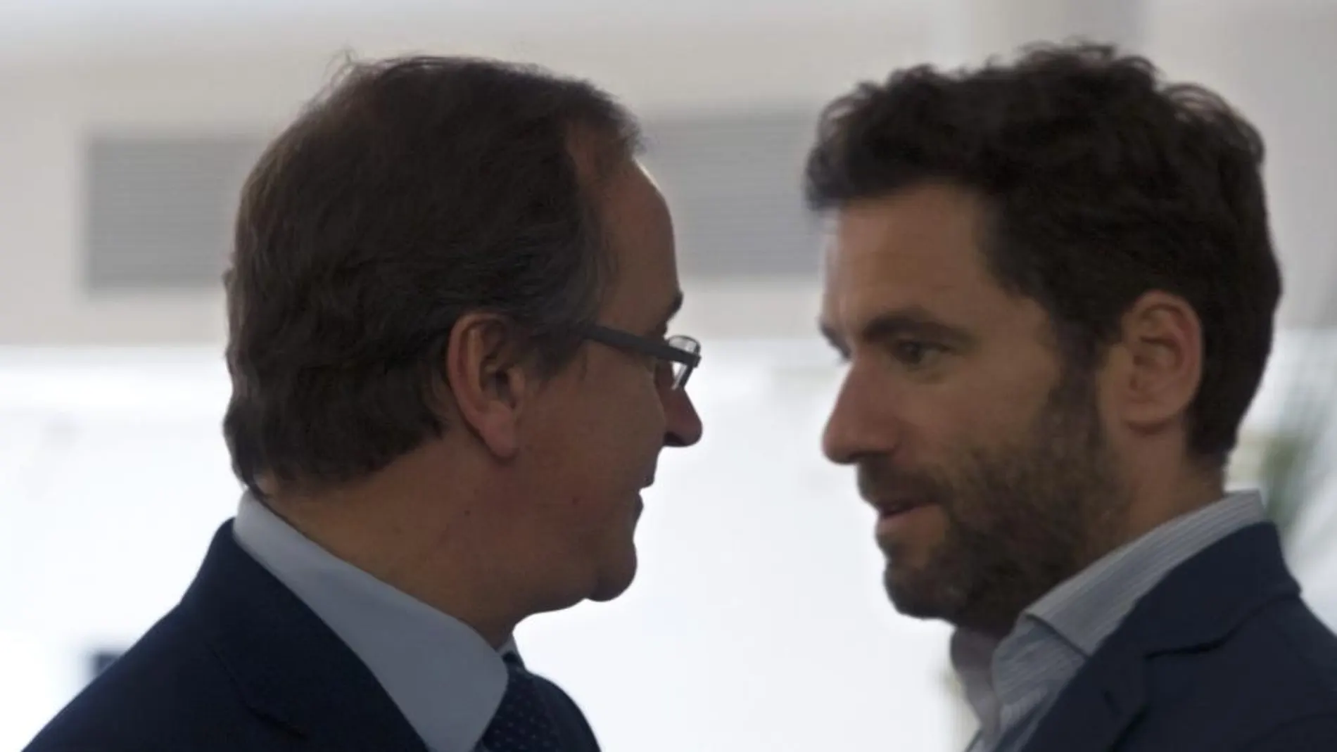 Alfonso Alonso saluda al presidente del PP en Gupúzcoa, Borja Sémper