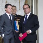 El presidente de Francia, Francois Hollande (derch.) juanto al primer ministro, Manuel Valls, el pasado 23 de septiembre