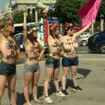 Las activistas protestaron en Cibeles