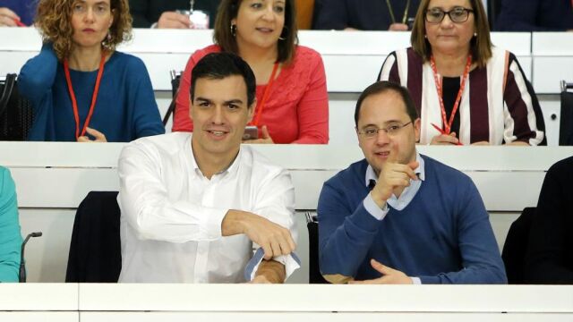 El secretario general del PSOE, Pedro Sánchez y Cesar Luena