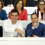 El secretario general del PSOE, Pedro Sánchez y Cesar Luena