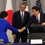 El presidente de EEUU, Barack Obama, participa en una reunión trilateral con la presidenta surcoreana, Park Geun-hye, y el primer ministro japonés, Shinzo Abe