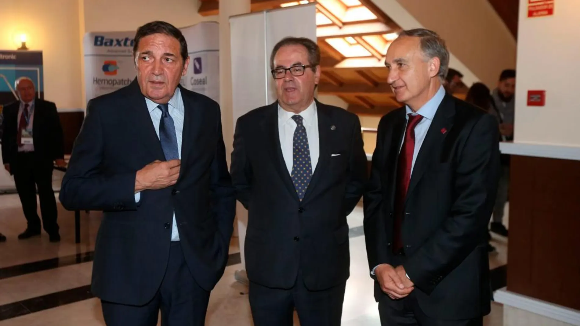 Sáez Aguado, Juan Beltrán de Heredia y Antonio Largo, antes de inaugurar el Congreso