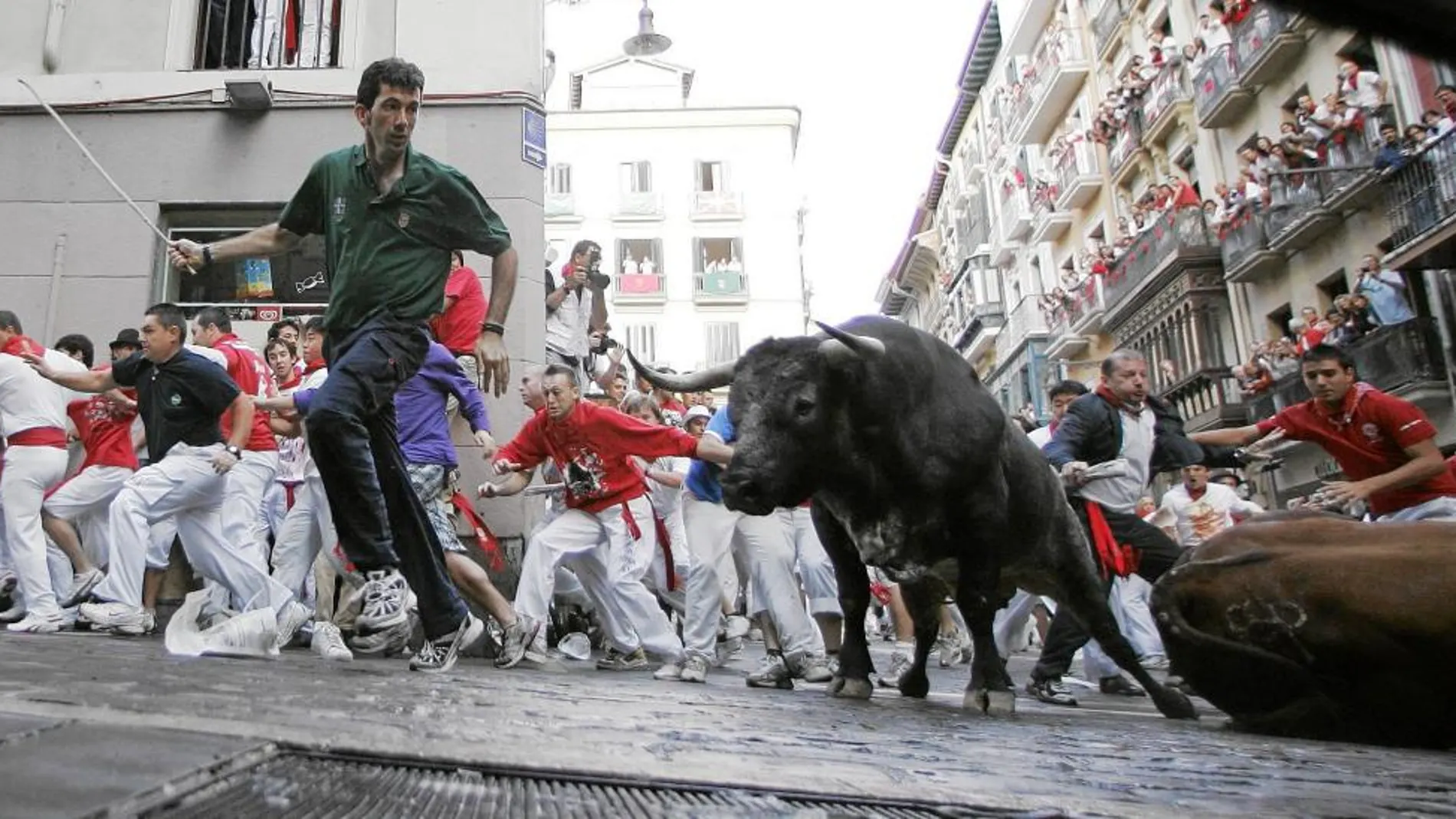 Cada año millones de personas siguen esta fiesta nacional dedicada a los toros