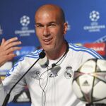 Zinedine Zidane durante la rueda de prensa en San Siro