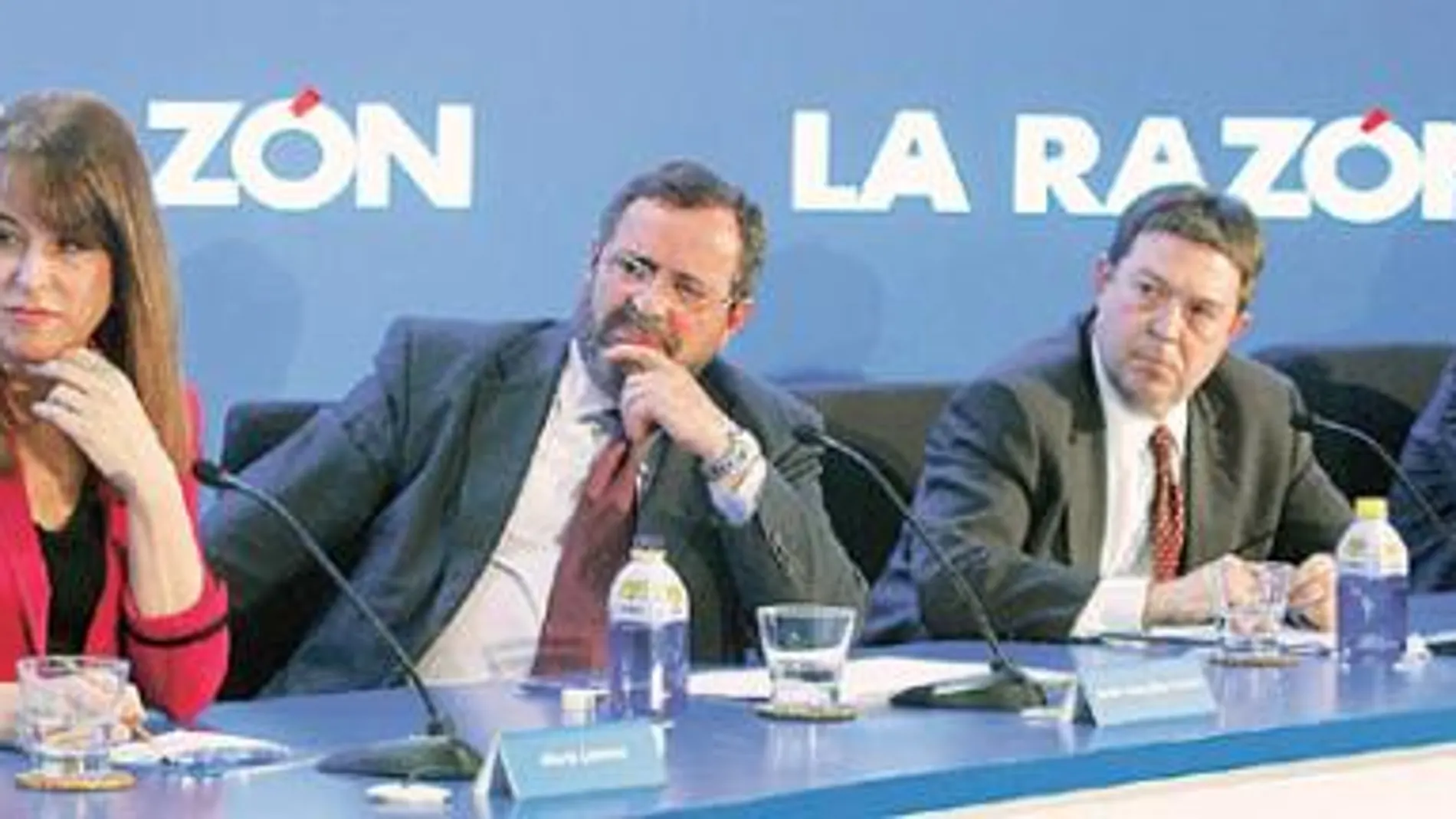«El Ejecutivo de Zapatero piensaque gobernar es gastar»