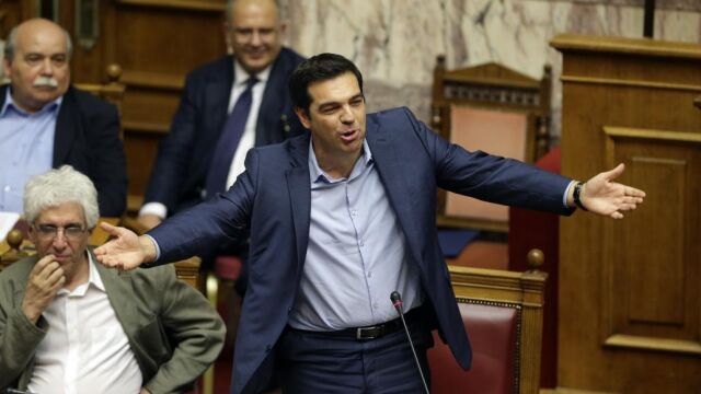 Tsipras durante la sesión del parlamento
