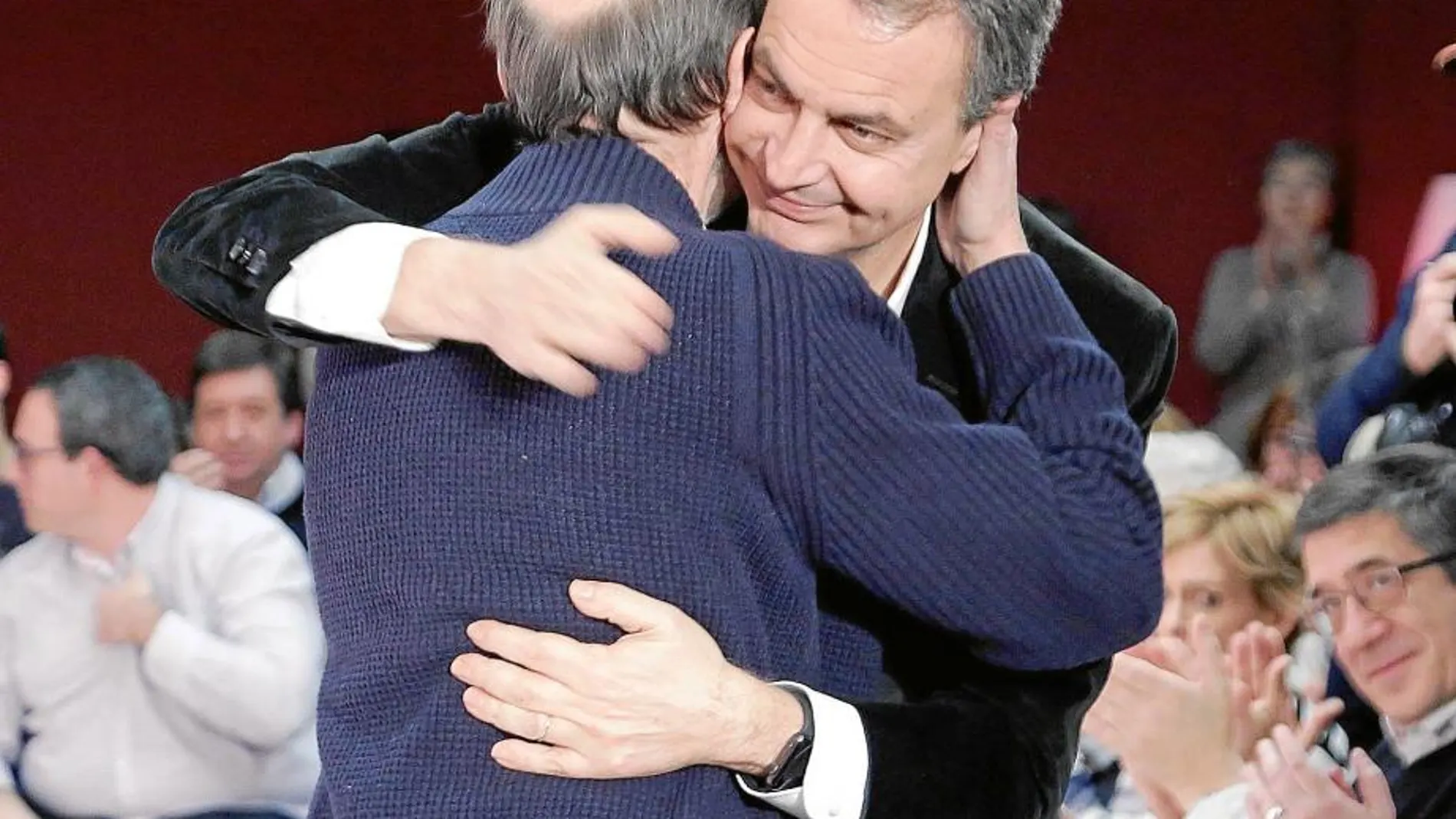 Rodríguez Zapatero y el ex secretario general del PSOE Alfredo Pérez Rubalcaba fueron premiados ayer por las Juventudes Socialistas de Euskadi