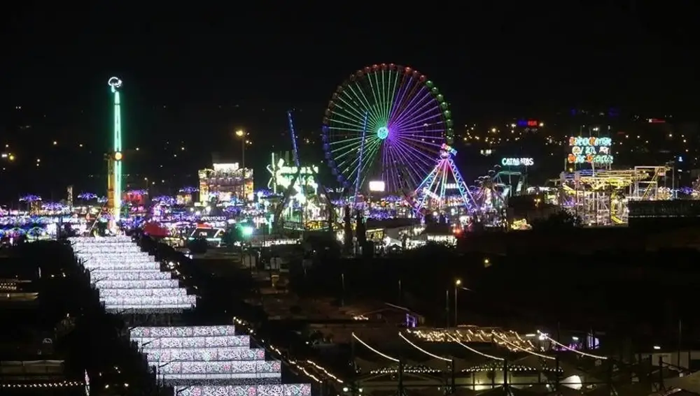 El Real de la Feria de Málaga por la noche