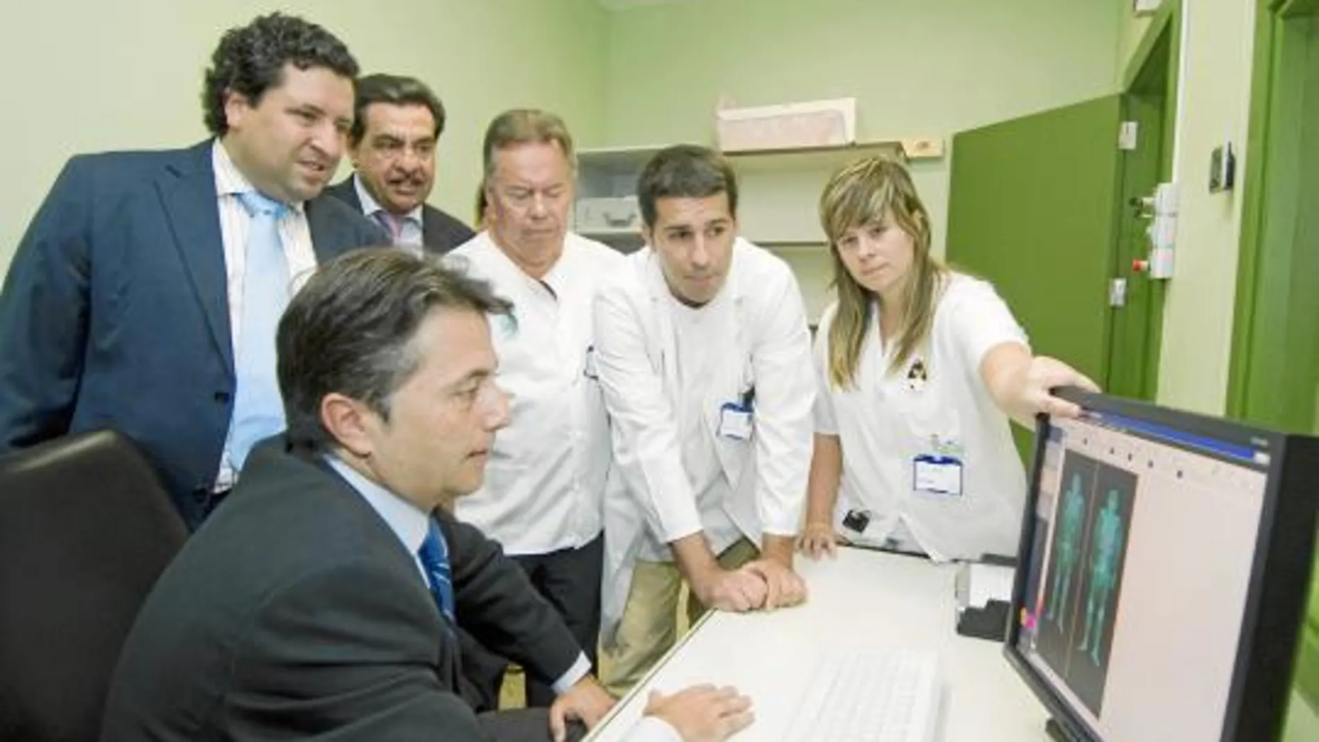 El conseller de Sanitat, Manuel Cervera, en el Hospital de Castellón
