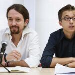 El secretario general de Podemos, Pablo Iglesias, y el secretario político de Podemos, Íñigo Errejón (d), intervienen ante el Consejo Ciudadano de Podemos, hoy en Madrid.