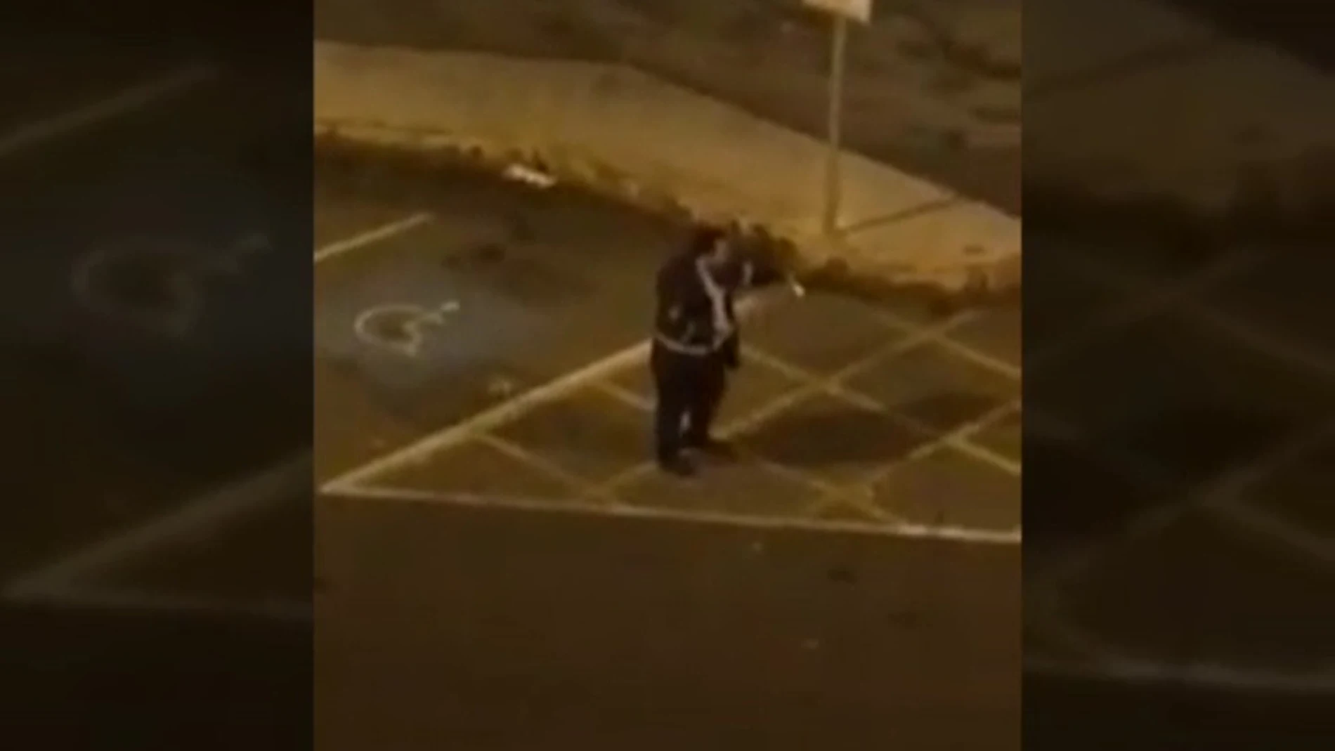 Imagen del vigilante de seguridad tomada de un vídeo grabado por un testigo del tiroteo.