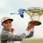 Rickie Fowler, con el título
