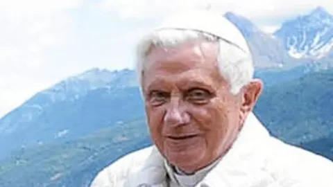 Benedicto XVI en su casa de retiro en Los Alpes
