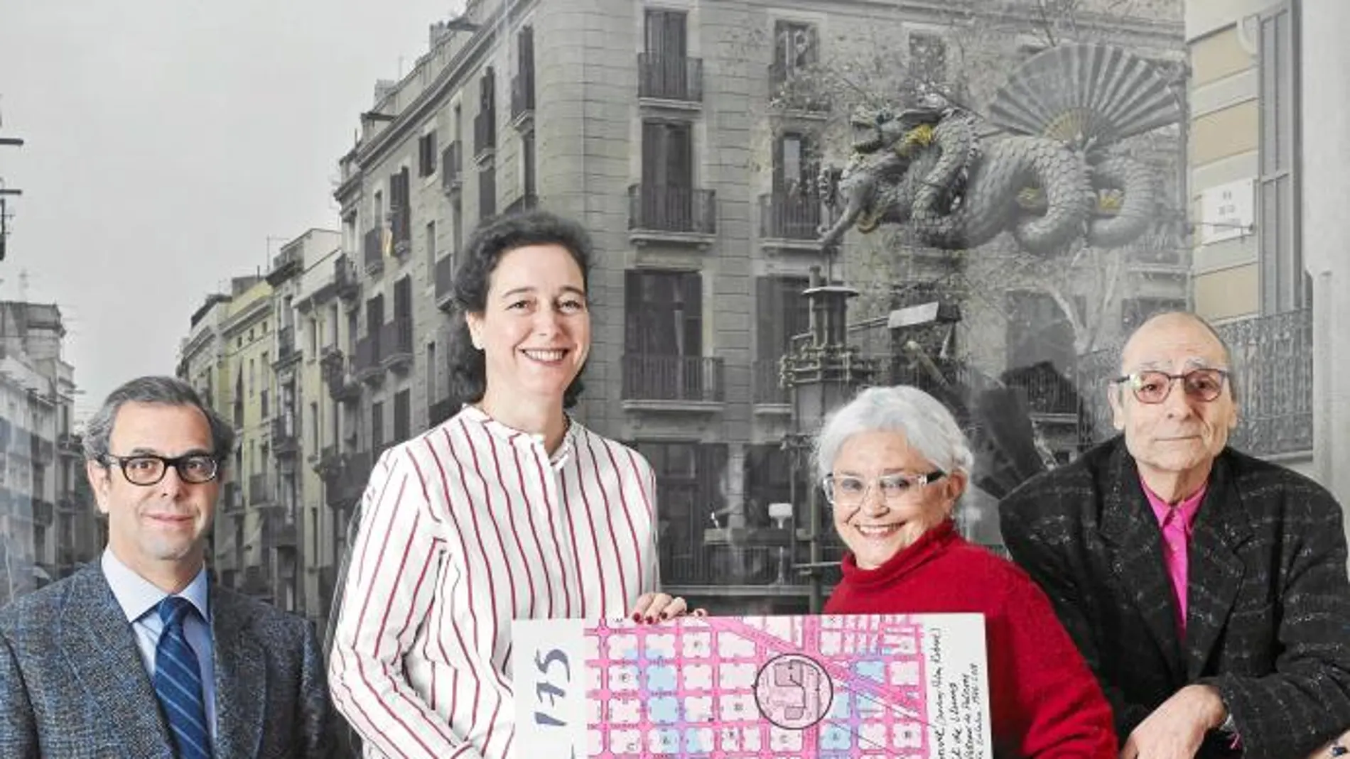 Los orígenes de este histórico establecimiento se remontan ni nada más ni nada menos que a 1843, cuando se inauguró la tienda de tejidos en la zona de la Boquería de Barcelona