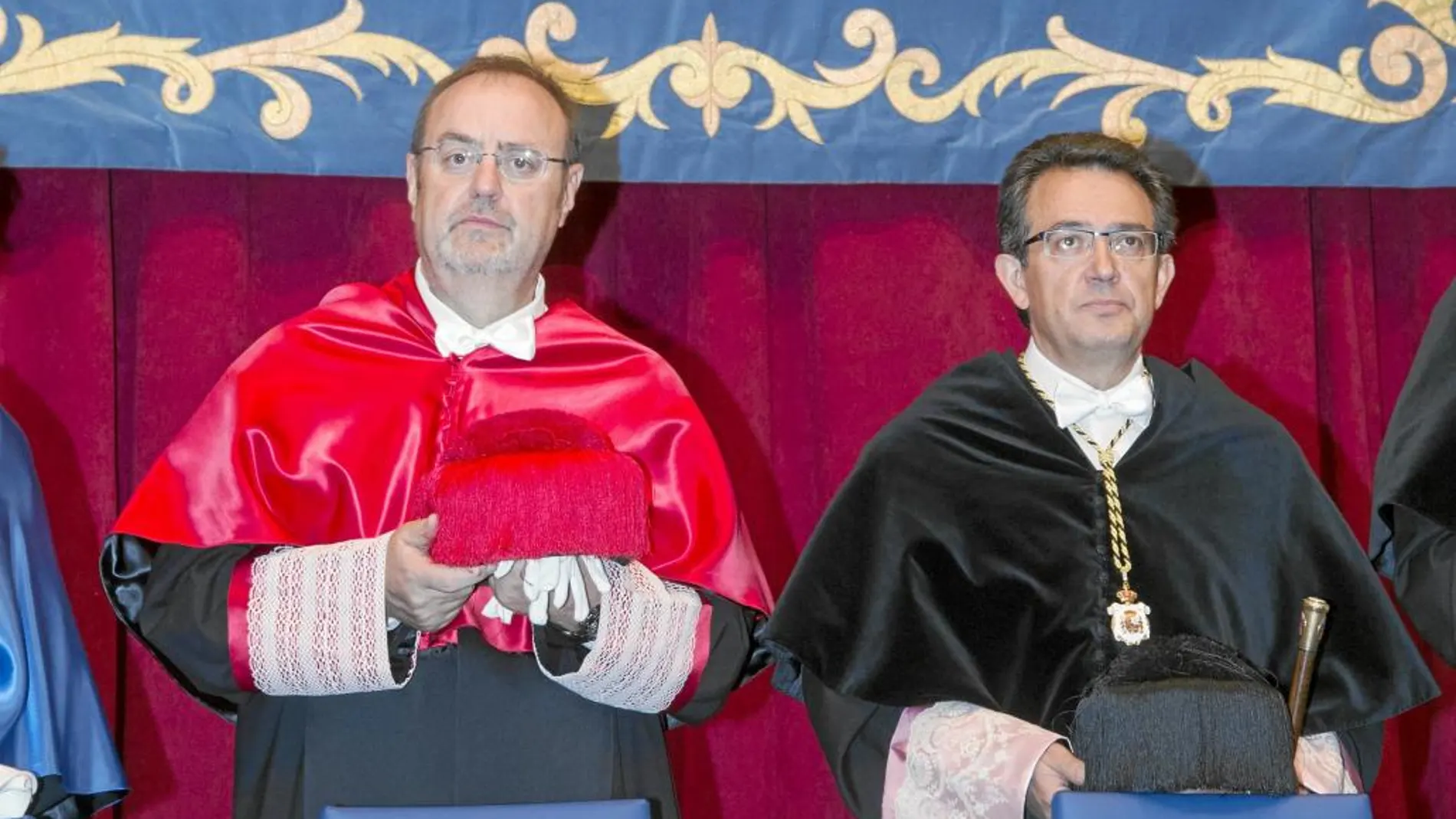 El consejero de Educación, Fernando Rey, junto con el rector de la Universidad de Burgos, Alfonso Murillo