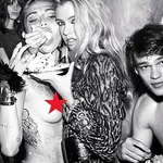 La cantante Miley Cirus y la modelo Stella Maxwel confirmaron su «affair» en Instagram. «Pasando el rato con mi “lady”», escribió Maxwell en su cuenta