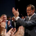 Rajoy aplaude durante la Conferencia Política del PP