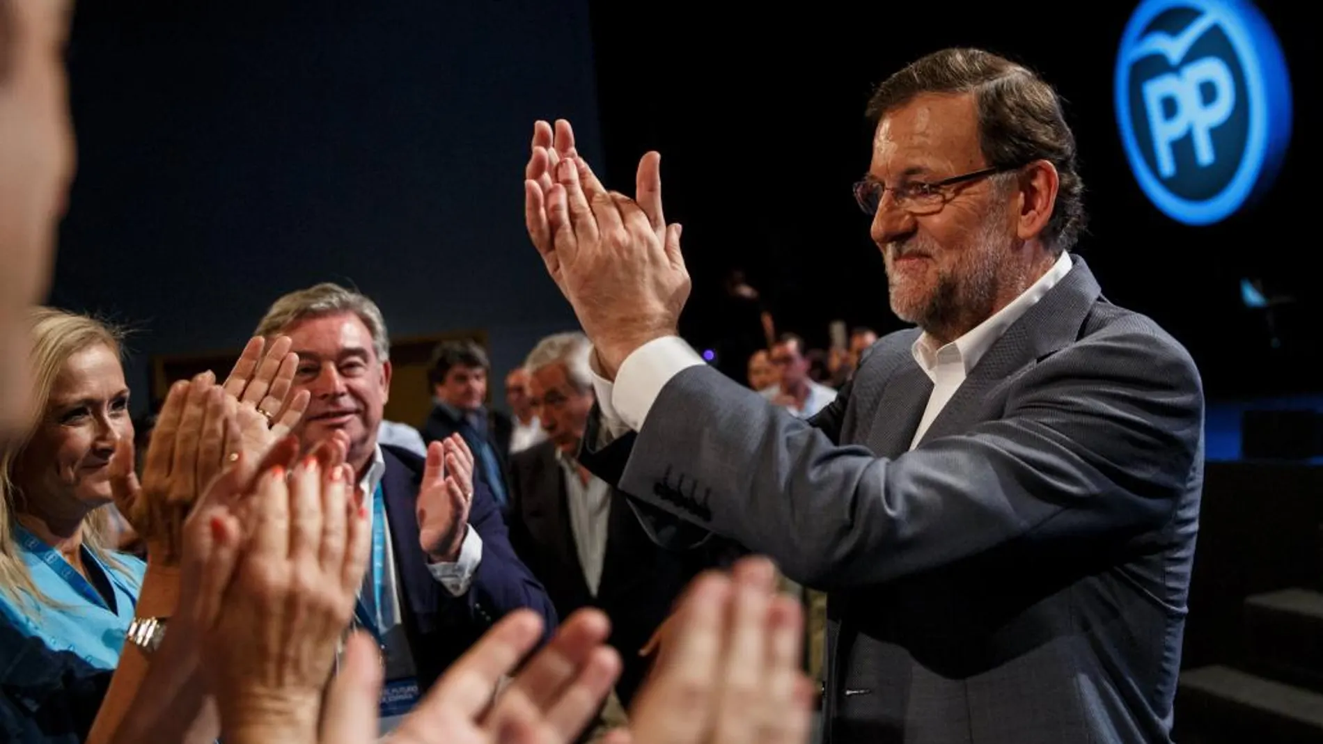 Rajoy aplaude durante la Conferencia Política del PP