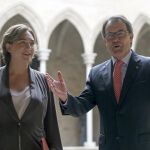 El presidente de la Generalitat, Artur Mas, recibe a la alcaldesa de Barcelona, Ada Colau, en la Generalitat