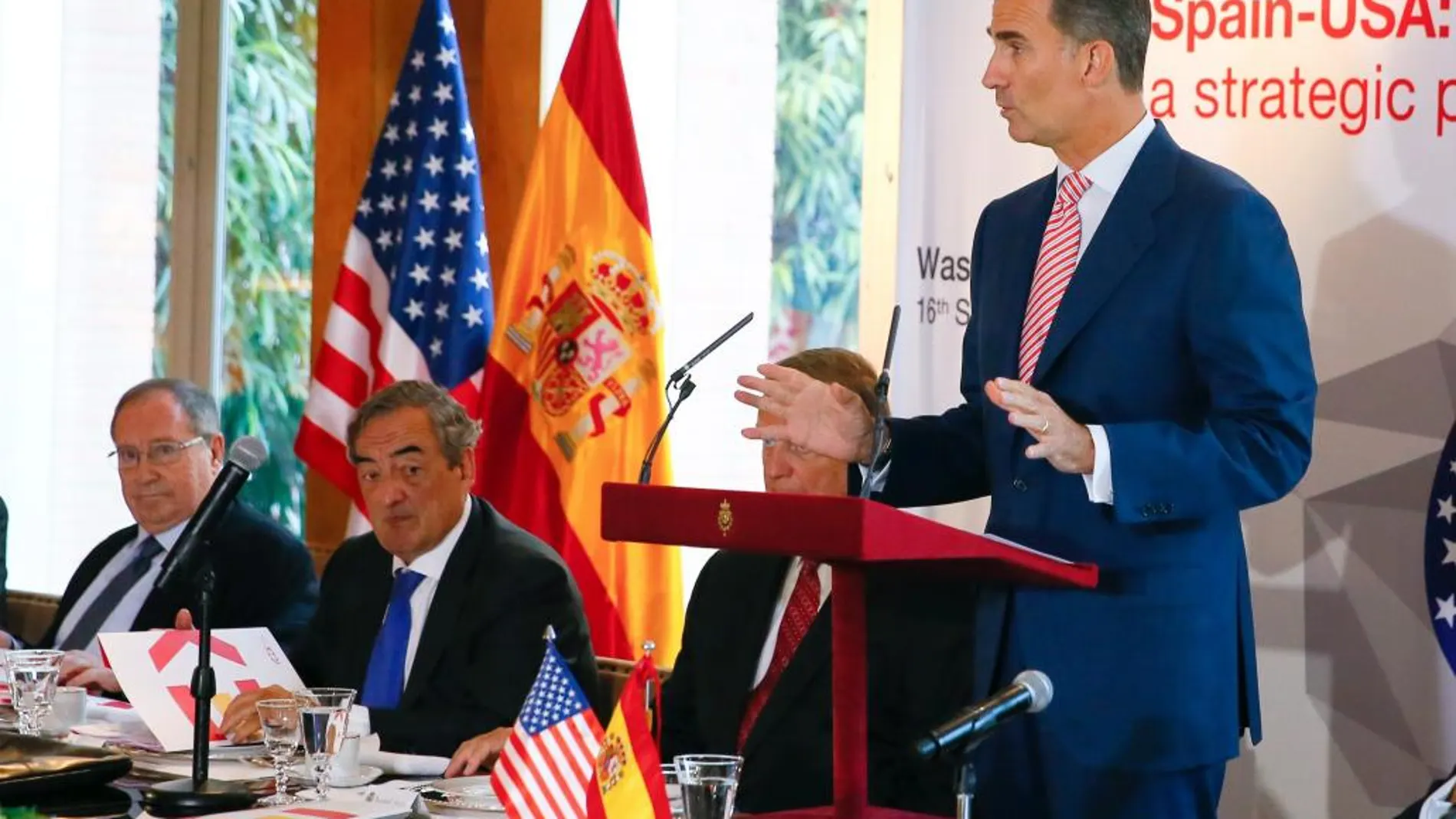 El Rey durante su intervención en un desayuno empresarial organizado por el Instituto Español de Comercio Exterior (ICEX) y la Cámara de Comercio de EEUU