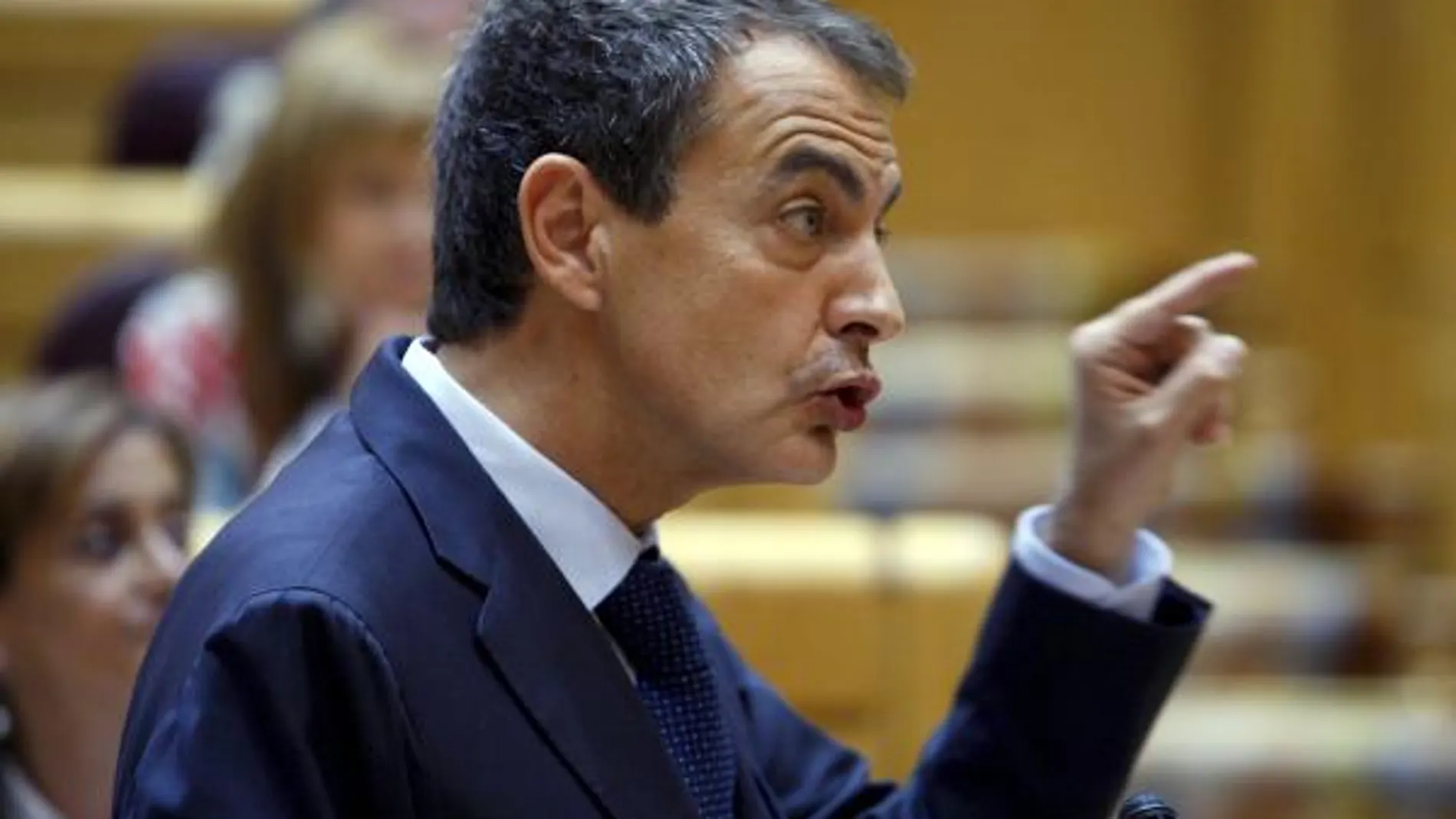 Zapatero en el debate con Pío García Escudero en el Senado