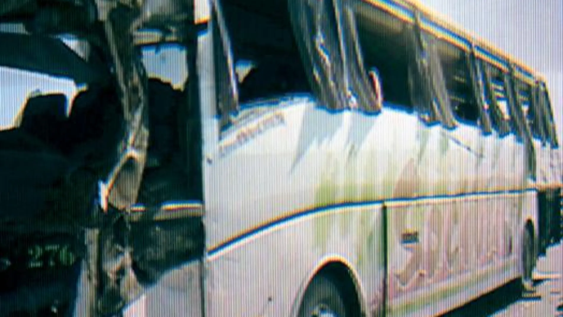Una fallecida y 26 heridos al volcar un autobús en Sevilla