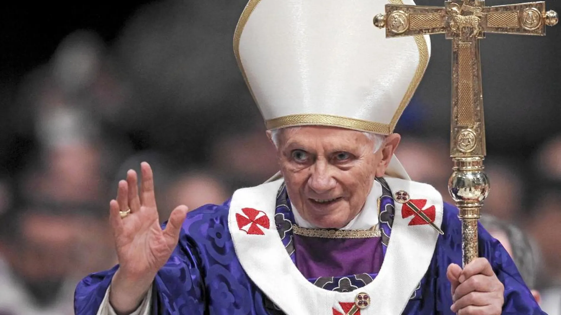 EMOCIÓN Aplausos y lágrimas se sucedieron a lo largo de la misa del Miércoles de Ceniza, la última Eucaristía pública del Papa