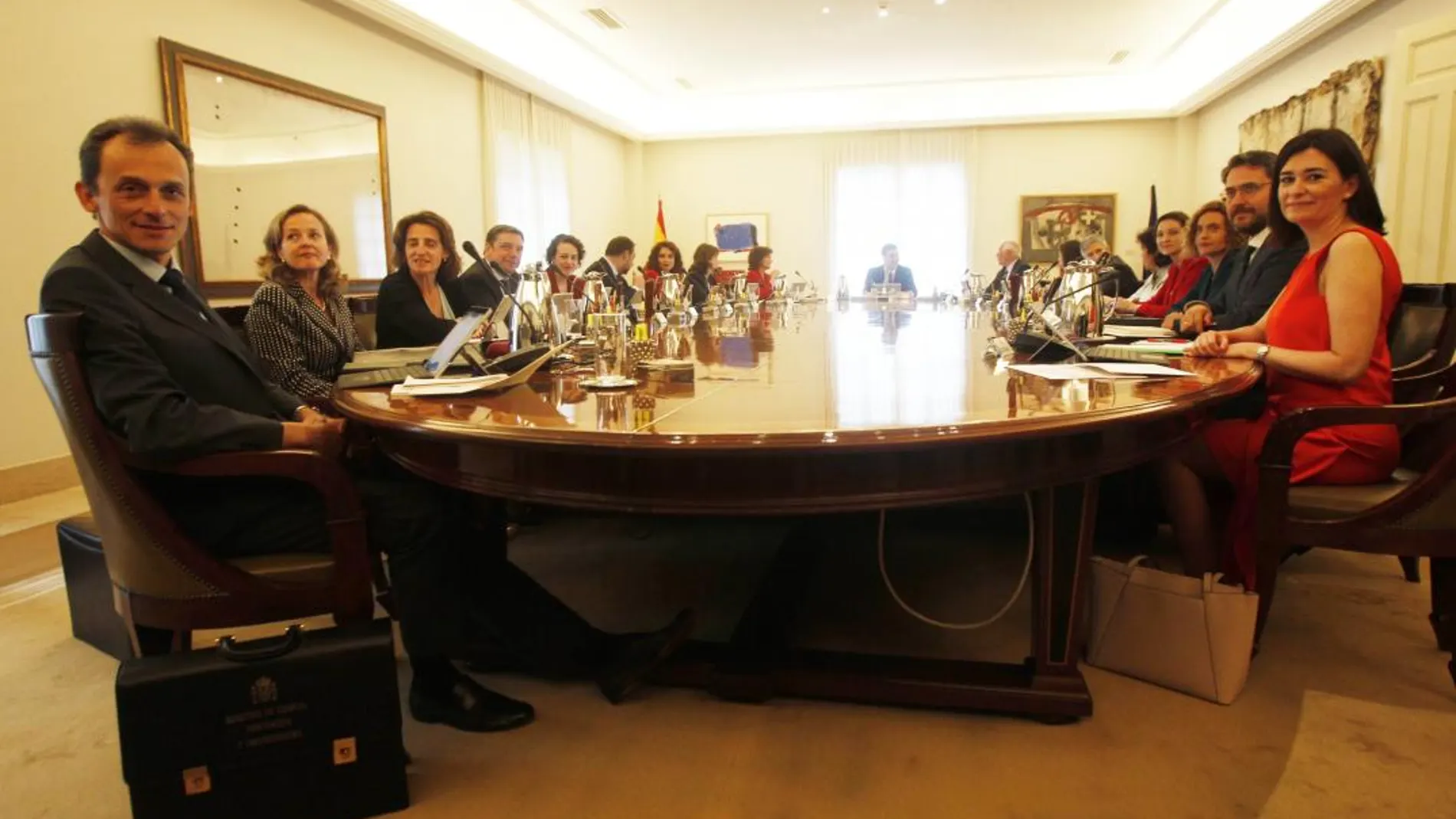 Los ministros y ministras en su primer consejo en La Moncloa/Foto: J. Fdez.-Largo