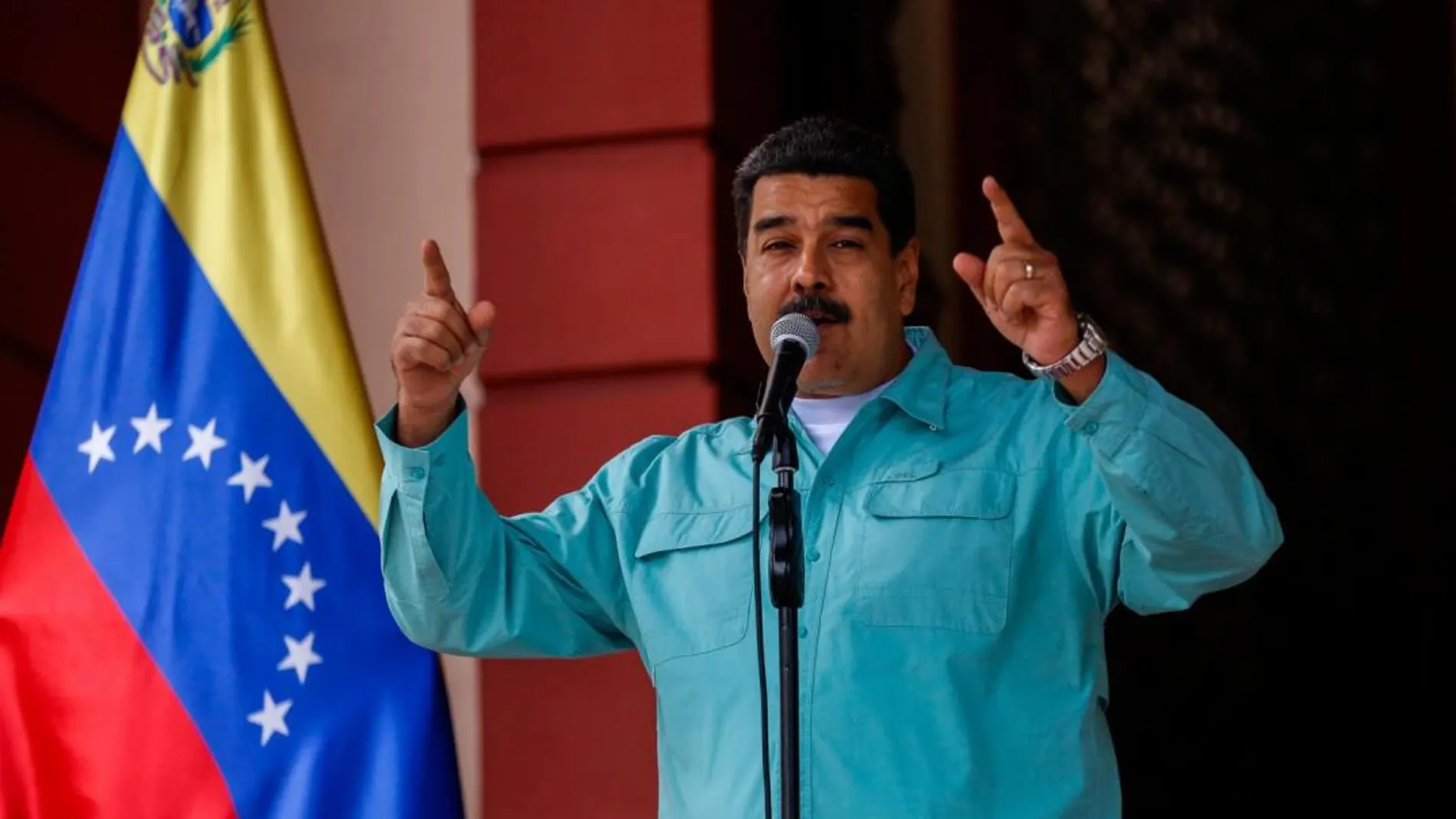 El presidente de Venezuela Nicolás Maduro habla ante periodistas hoy