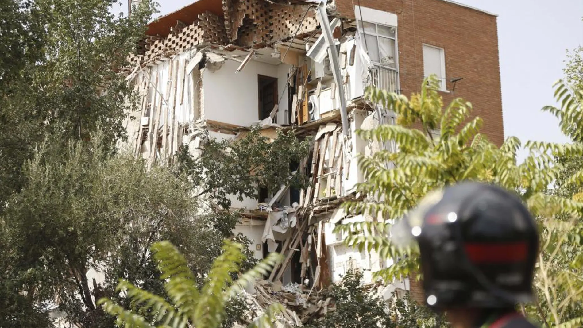 Un edificio de viviendas del madrileño barrio de Carabanchel se ha derrumbado
