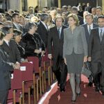 La Infanta accede al Aula Magna del convento Santa Cruz la Real, junto con Herrera, Arahuetes, Fernández Santiago, entre otras autoridades