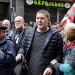 Arnaldo Otegi (c) en la manifestación de expresos y antiguos huidos de ETA del pasado día 17 en Bilbao