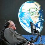 El científico Stephen Hawking en un acto en Nueva York en abril de 2016 / Reuters
