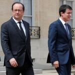 Francois Hollandey Manuel Valls a su llegada a la reunión semanal del Gobierno