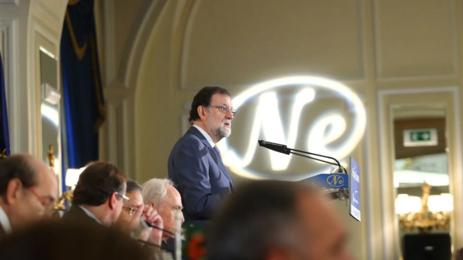 Rajoy en un desayuno informativo en el que ha presentado al presidente del PP vasco, Alfonso Alonso.