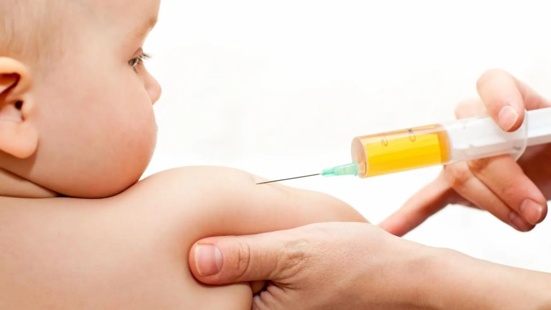 El Govern avala la propuesta de suspender a los médicos antivacunas