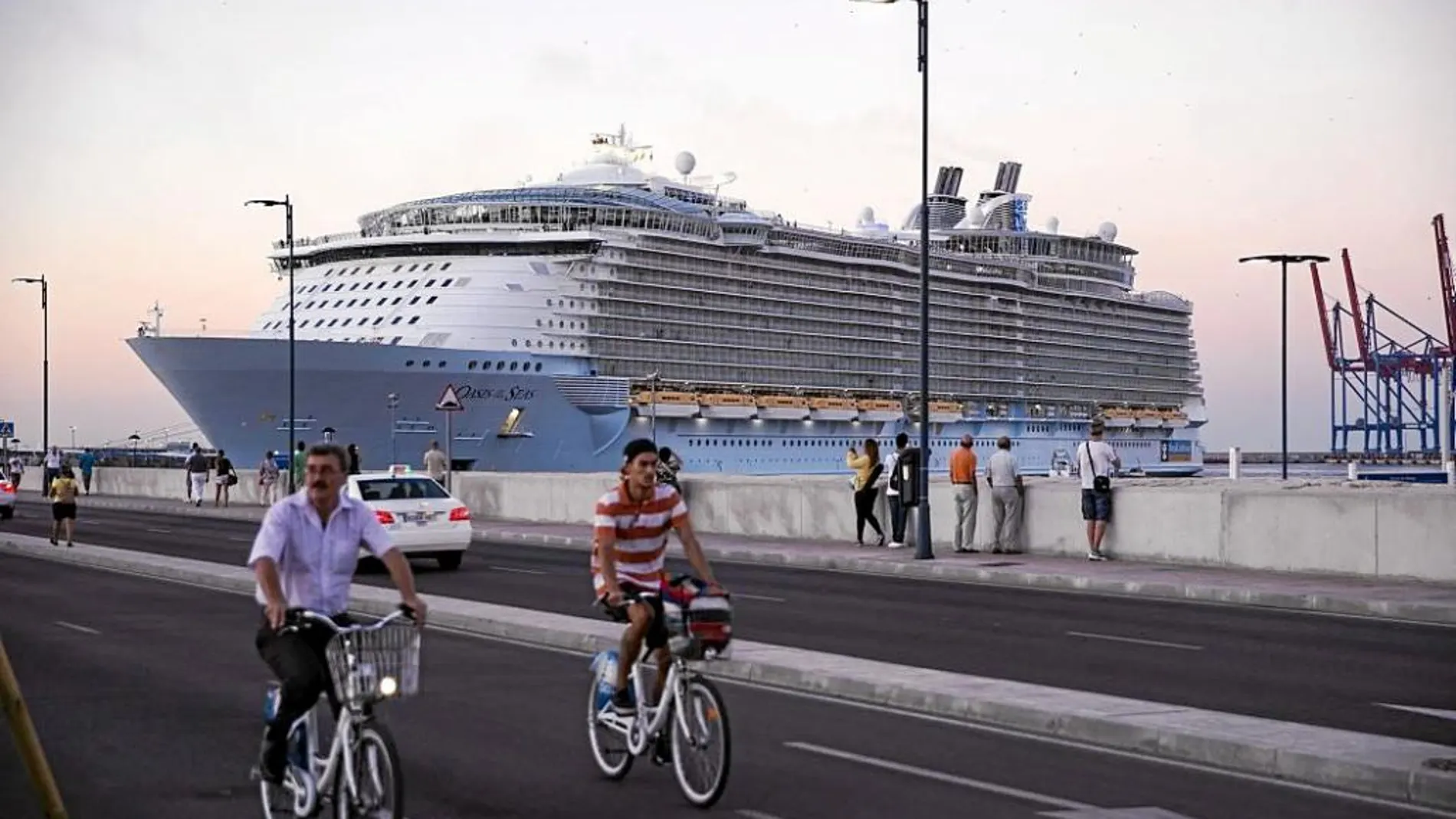 El crucero más grande del mundo llegó a Málaga en abril
