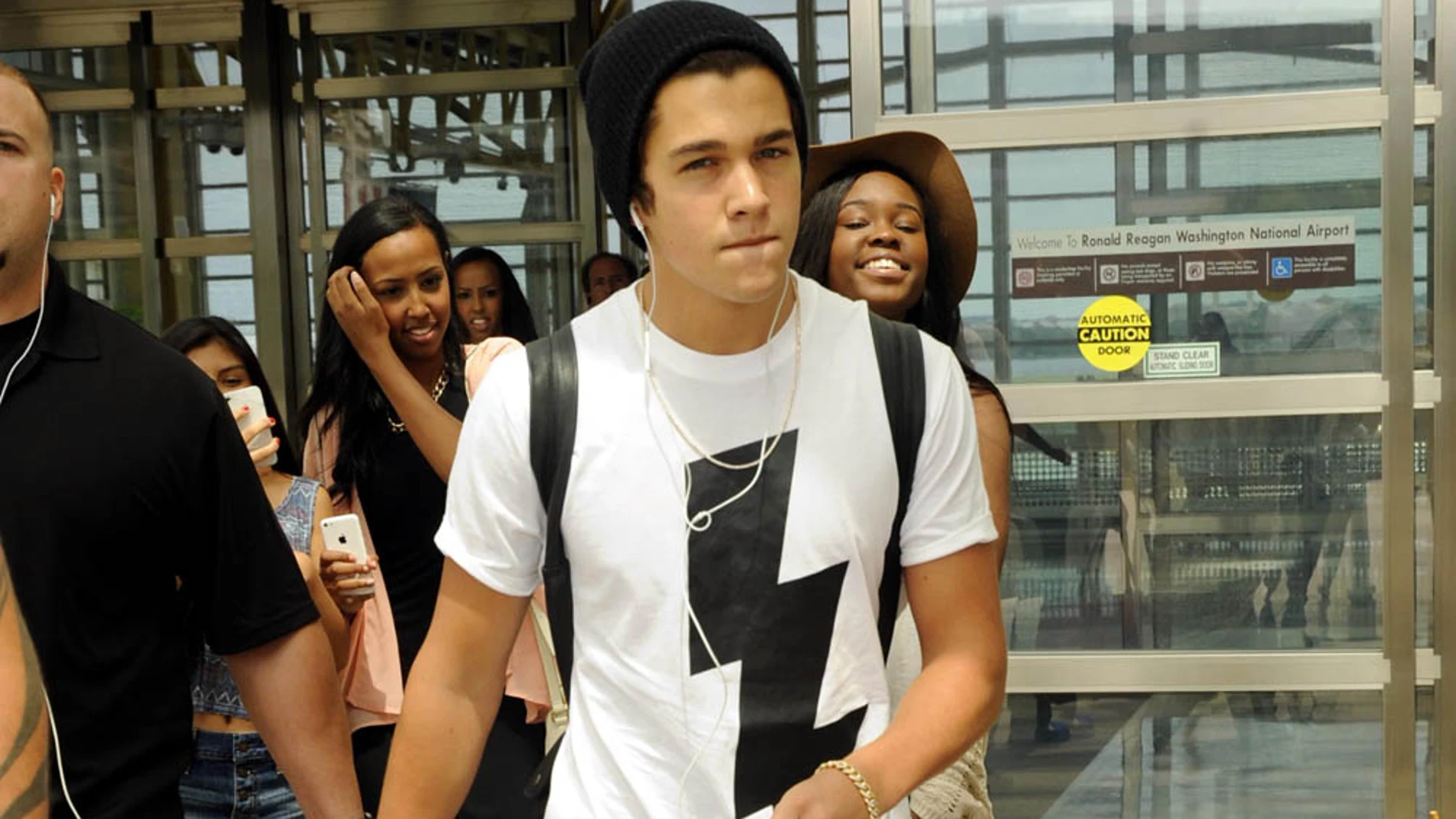 Austin Mahone se despide de su querido gato Anthony