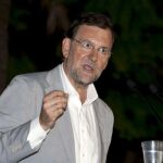 Rajoy advierte de que la prioridad del PP es el empleo y no «discusiones bizantinas»