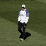 El entrenador del Real Madrid, Zinedine Zidane, durante el entrenamiento que la plantilla ha realizado hoy en Valdebebas
