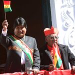 Evo Morales con la medalla y la banda presidencial